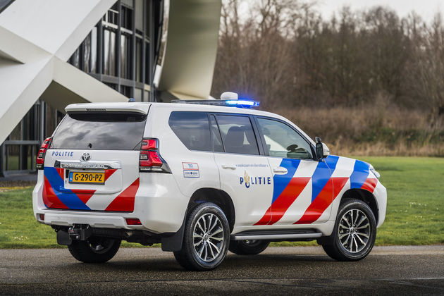 12-Toyota-terreinwagens-voor-Nationale-Politie