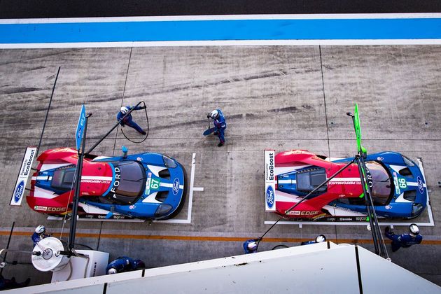 2-Ford-GTs-from-above