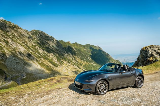 `Alone on a hill` Mazda MX-5 meets the Transfagarasan