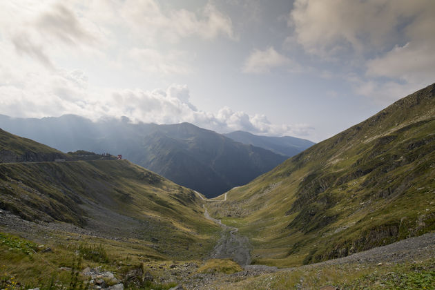 Het indrukwekkende Fagarasan gebergte in Roemeniu00eb, testlocatie voor de vernieuwde MX-5