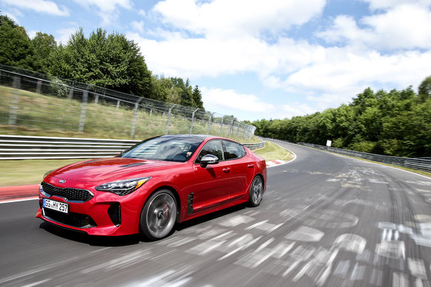 3_Kia-Stinger-fijngeslepen-op-beroemde-Nurburgring