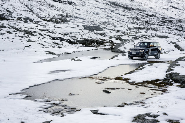 35-Range-Rover-Jonas-Bendiksen