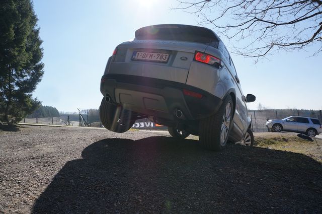 De Range Rover ging letterlijk off road, zonder de grip echt te verliezen