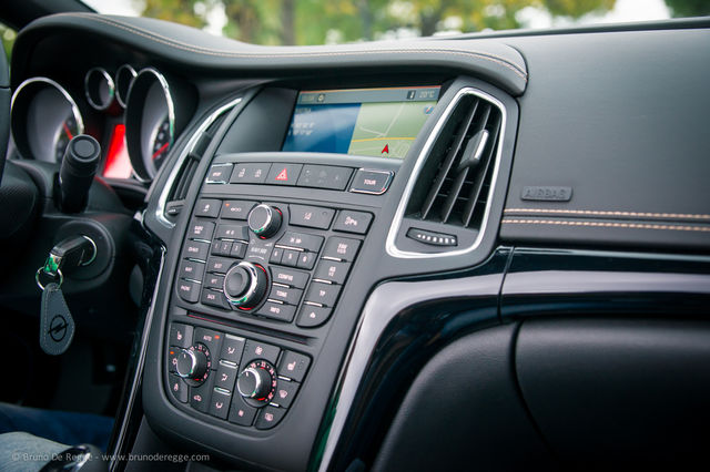 Opel Cascada dashboard