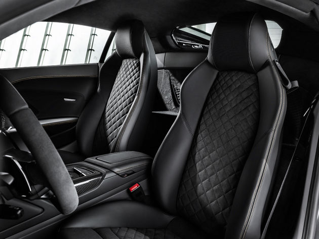 audi-r8-v10-interieur