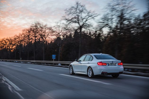 BMW 330e - CarRepublic -3