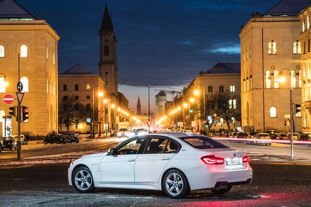 BMW 330e - CarRepublic -6