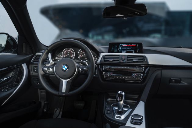 BMW 330e - CarRepublic -7