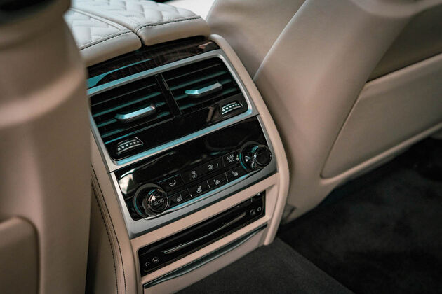 BMW_7-series_Back_Console