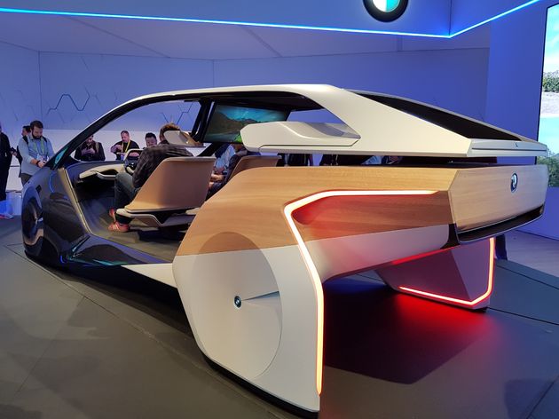 Future study model van BMW met binnenin BMW HoloActive Touch