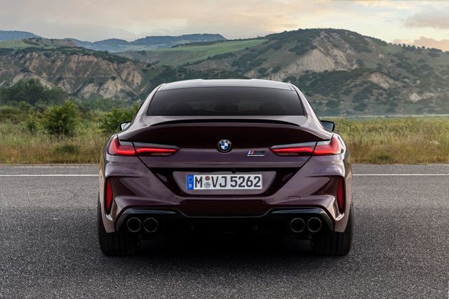 BMW M8 Grand Coupé achterkant.