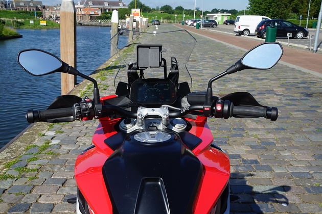 BMW_S1000XR_Cockpit_View