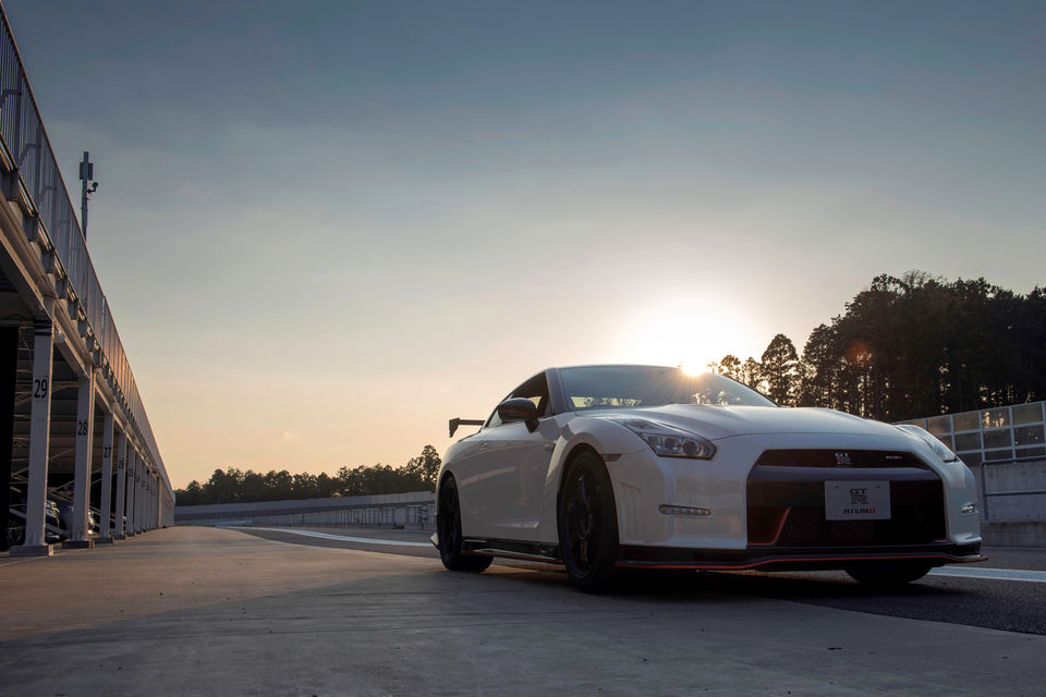 Nissan_GT-R_Nismo_front