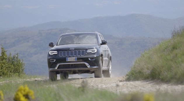 Jeep Grand Cherokee offroad in de Pyreneeu00ebn, het gevoel van ultieme vrijheid