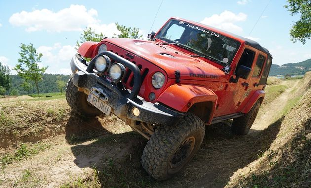 Dit heet een lichte terreinproef voor een Jeep Wrangler Rubicon