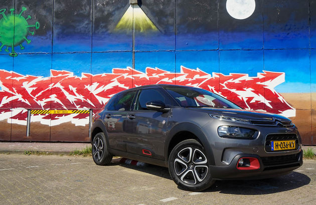 Citroen_C4_Cactus_Front_Side_Graffitti