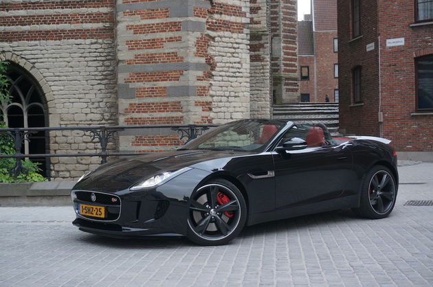 Jaguar_F-Type_S_black_4