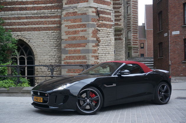 Jaguar_F-Type_S_black_6