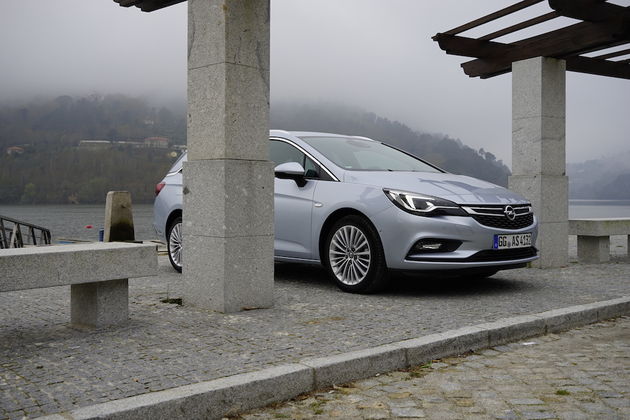 Opel_Astra_Sports_Tourer_12