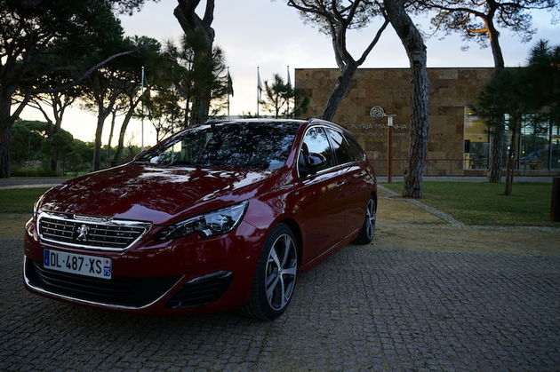 Peugeot_308_GT_SW_red