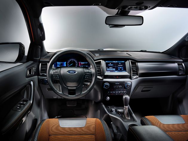 FordRanger2016_IAA_RangerWildtrak_Dashboard_01