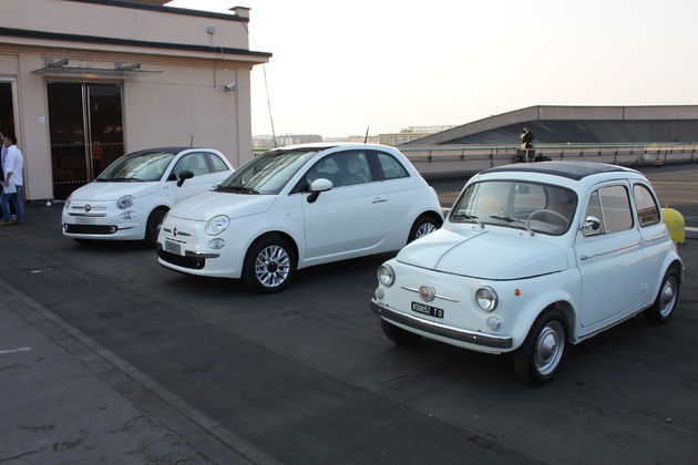 Drie generaties Fiat 500 op een rijtje.