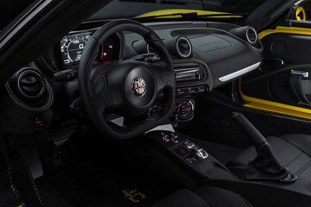 Interieur_alfa_rome_4c_spider