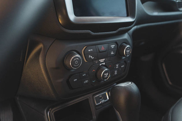 Jeep_Renegade_Buttons_Interior