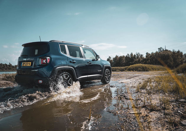 Jeep_Renegade_Drive_Water