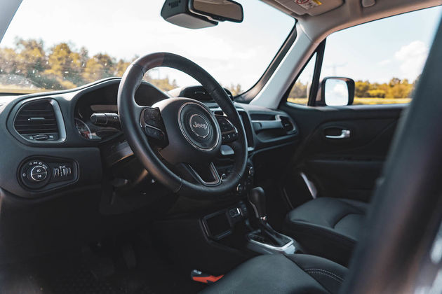 Jeep_Renegade_Interior_Left