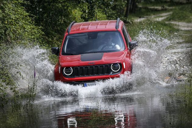 Jeep Renegade TH_4xe_Water