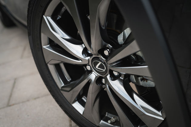 Lexus UX_HV_Graphite Black GF_Lifestyle16