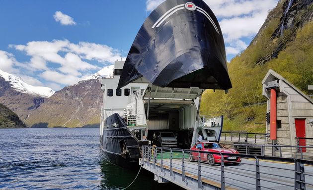 Of met de boot door de fju00f6rden varen