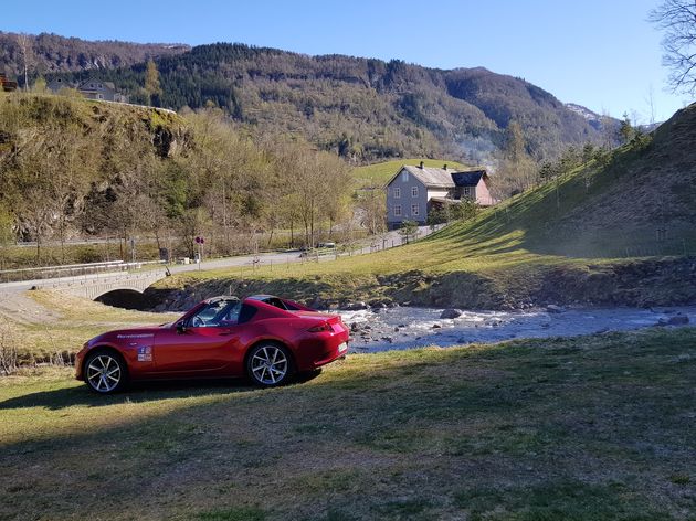 Tussenstop bij de waterval van Steinsdalsfossen