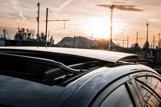 Mercedes_Benz_E200_sunroof