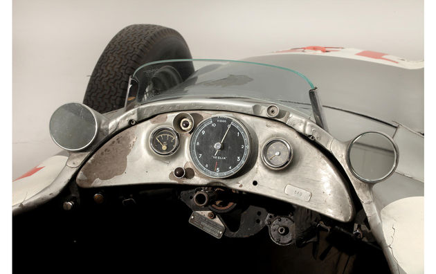 Mercedes Fangio - 15