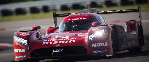 Nissan GT-R LM Nismo #22 met Harry Tincknell (GB), Michael Krumm (DU) en Alex Buncombe (GB)