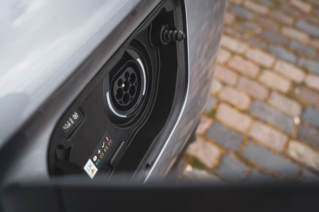 Opel_Grandland_X_Hybrid_4_charging_point