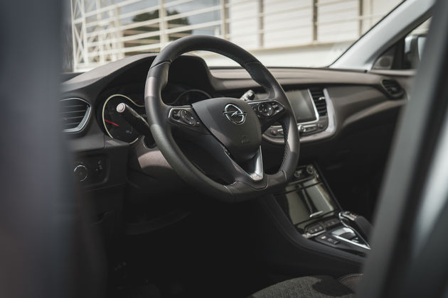 Opel_Grandland_X_Hybrid_4_interior