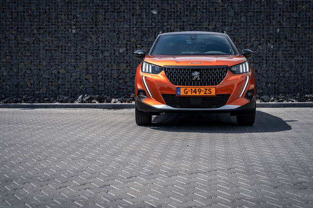 Peugeot_2008_Front