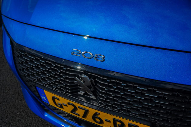 Peugeot_208_new_grill