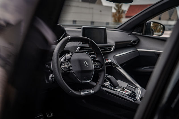 Peugeot_3008_interior_hybrid