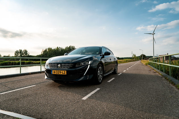 Peugeot_508_SW_Hybrid_Windmill