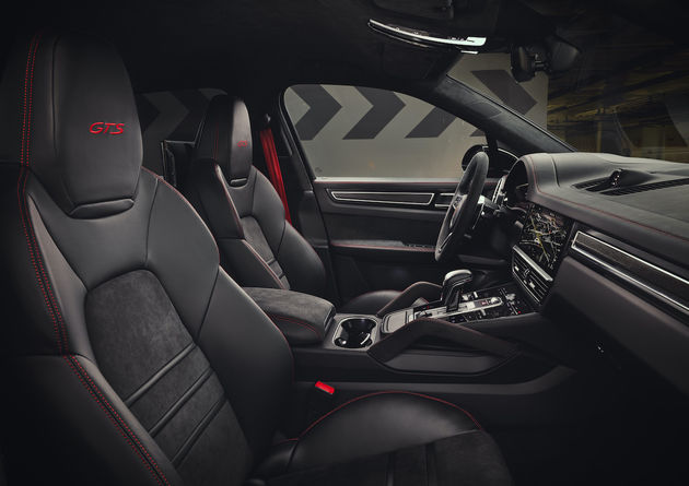 Porsche_Cayenne_GTS_interior