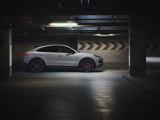 Porsche_Cayenne_GTS_Side