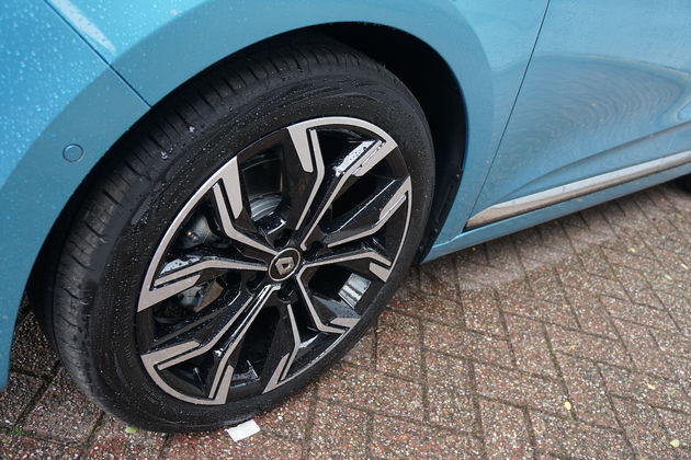 Renault_Clio_E-Tech_Rims