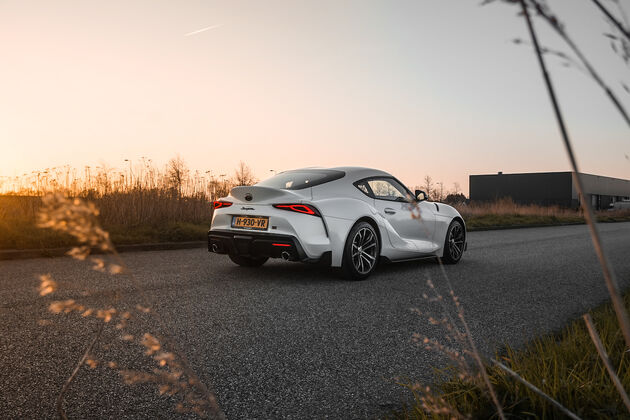 Toyota_Supra_Back_Side