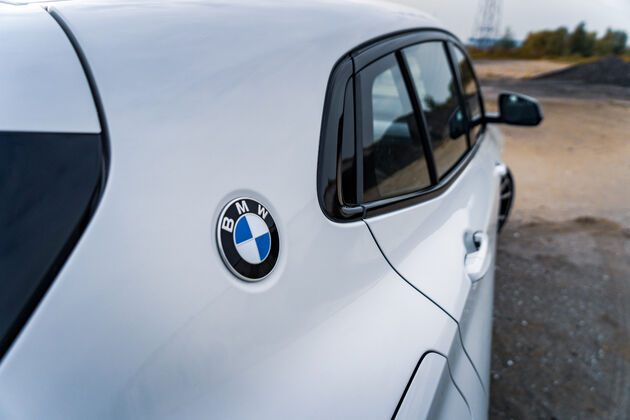 x2-bmw-carrepublic-Side_Badge